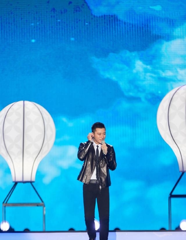 明星跨年造型盘点 鹿晗张艺兴都穿了什么单品