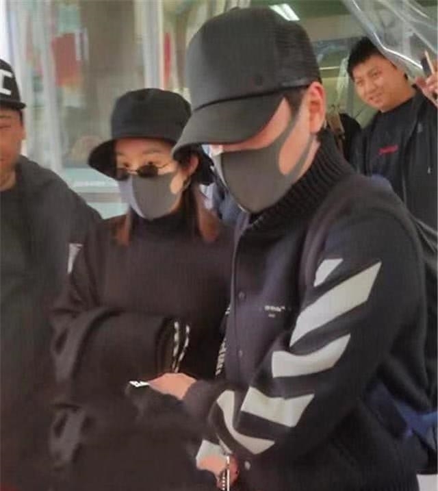 赵丽颖还在哺乳期,却成为高校的反面教材?看清