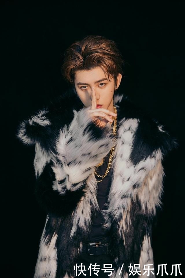 蔡徐坤浙江卫视跨年演唱会现场高清图,狂野少