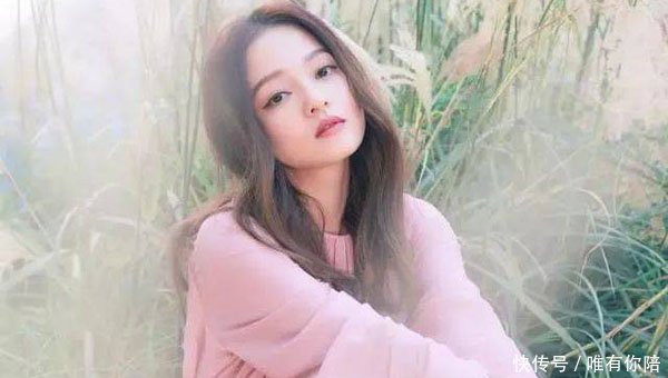 礼献唱遇尴尬,激情演唱后,新郎竟说成范玮琪的