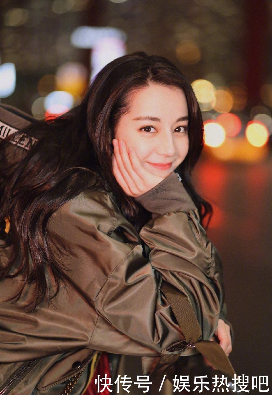 迪丽热巴生日不开美颜直播,称自己16岁,简直美