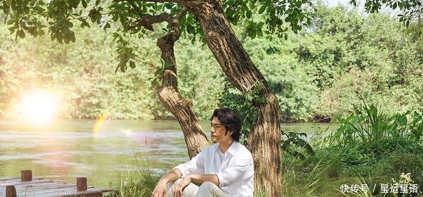 植发了46岁男神金城武现身泰国拍广告,一头浓