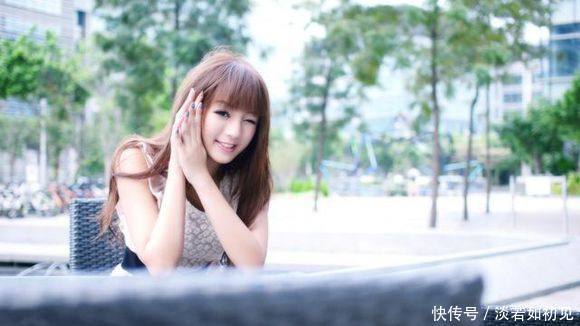 想让女生主动和你聊天?要学会发这三类朋友圈