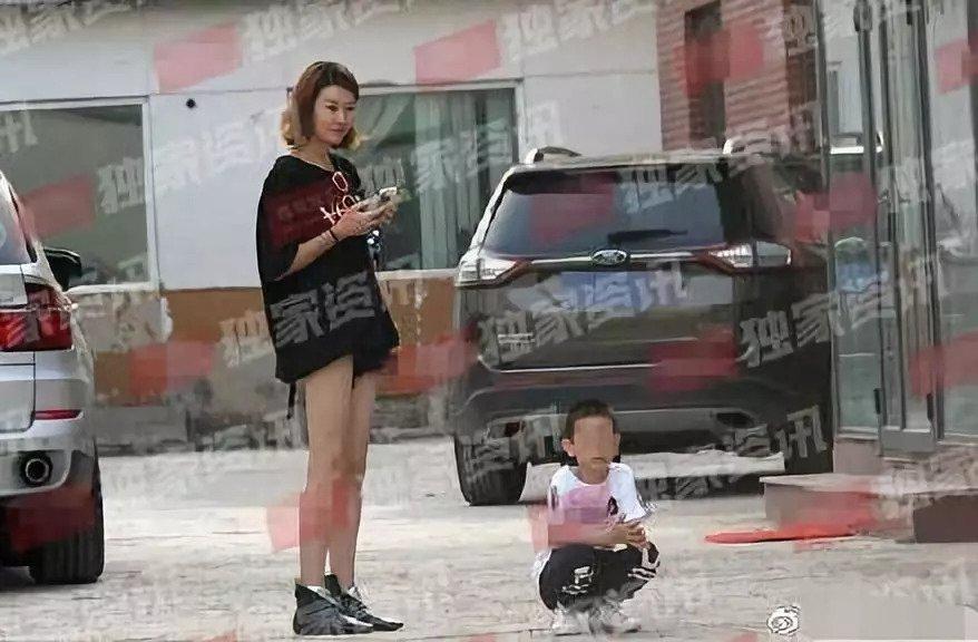 正脸照出炉！七夕刚过去没多久，王宝强就恋爱了？