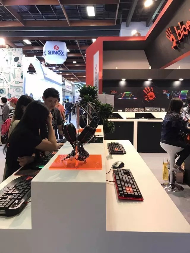血手幽灵携众多新品亮相2017台北国际电脑展(图2) 血手幽灵携众多新品亮相2017台北国际电脑展(图2)