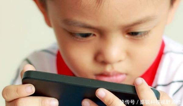 孩子玩手机上瘾怎么办聪明的父母这样做,宝贝