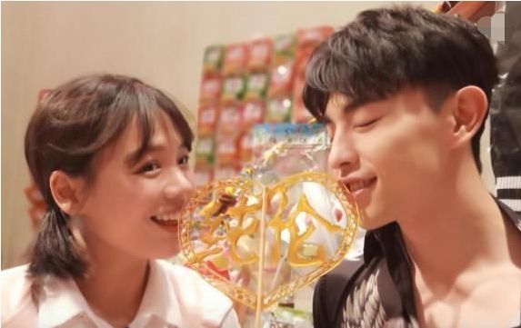 邓伦与马思纯恋情上热搜!邓伦公司老板回应,两