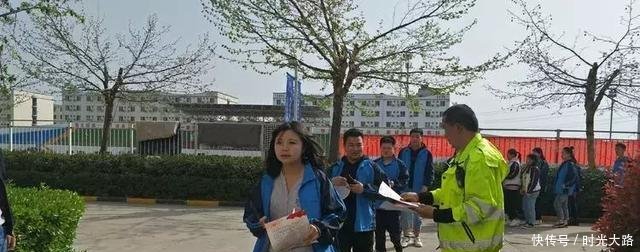 西安灞桥狄寨街道组织开展扫黑除恶宣传进校园