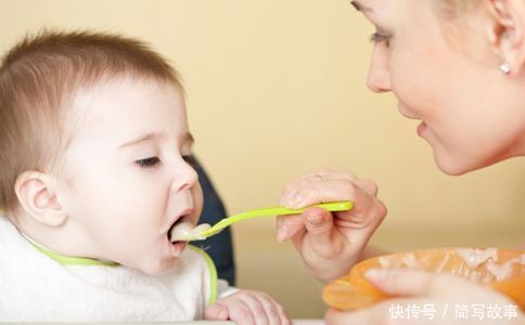 孩子不爱吃辅食怎么办？育儿专家给你支个招，快来看看吧！