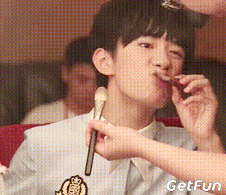 易烊千玺扮女装软萌可爱,玺子哥高冷的人设保不住了!