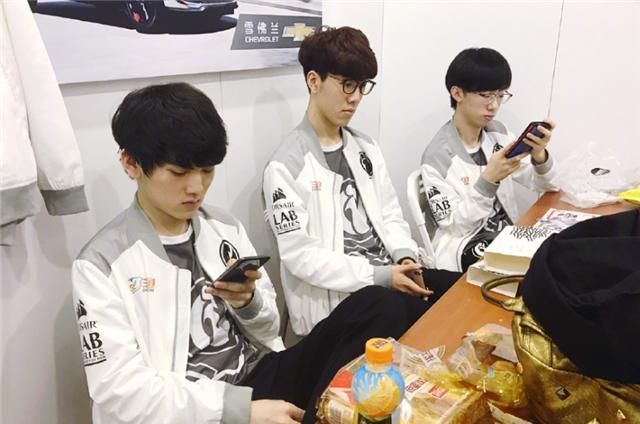 官方把电竞弄成饭圈?Uzi阿水争第一,IG官博:意