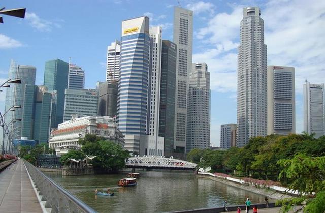 2 新加坡是亚洲的发达国家，新加坡是继纽约、伦敦之后的第三大国际<a href='http://www.fishea.cn/mall/'  target='_blank'>金融</a>中心，也是亚洲重要的服务和航运中心之一。新加坡以电子、<a href='http://www.fishea.cn/mall/'  target='_blank'>石油</a>化工、<a href='http://www.fishea.cn/mall/'  target='_blank'>金融</a>、航运、服务业为主，高度依赖美、日、欧和周边<a href='http://www.fishea.cn/mall/'  target='_blank'>市场</a>。2015年人均GDP为64584<a href='http://www.fishea.cn/mall/'  target='_blank'>美元</a>。
