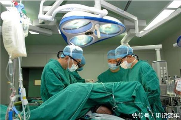 母亲生病住院,借钱交押金时护士说结过账了,气的我想和老婆离婚