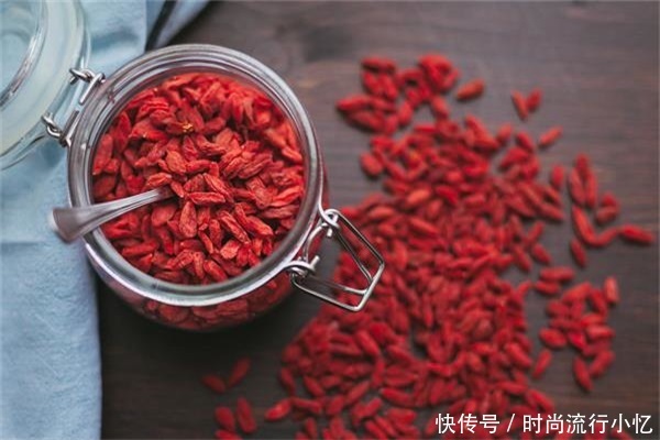 静脉曲张患者养腿标配,枸杞水的3个好处,平复