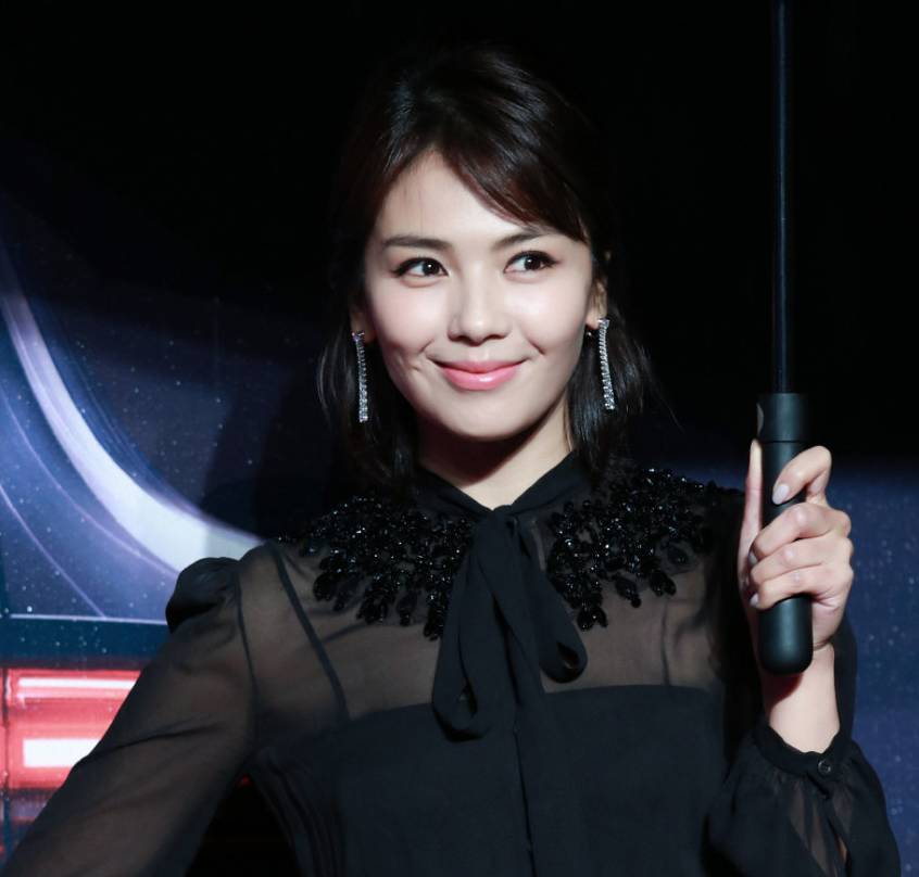 陈漫的蜜桃臀不输一线艺人,范冰冰拍大片为何