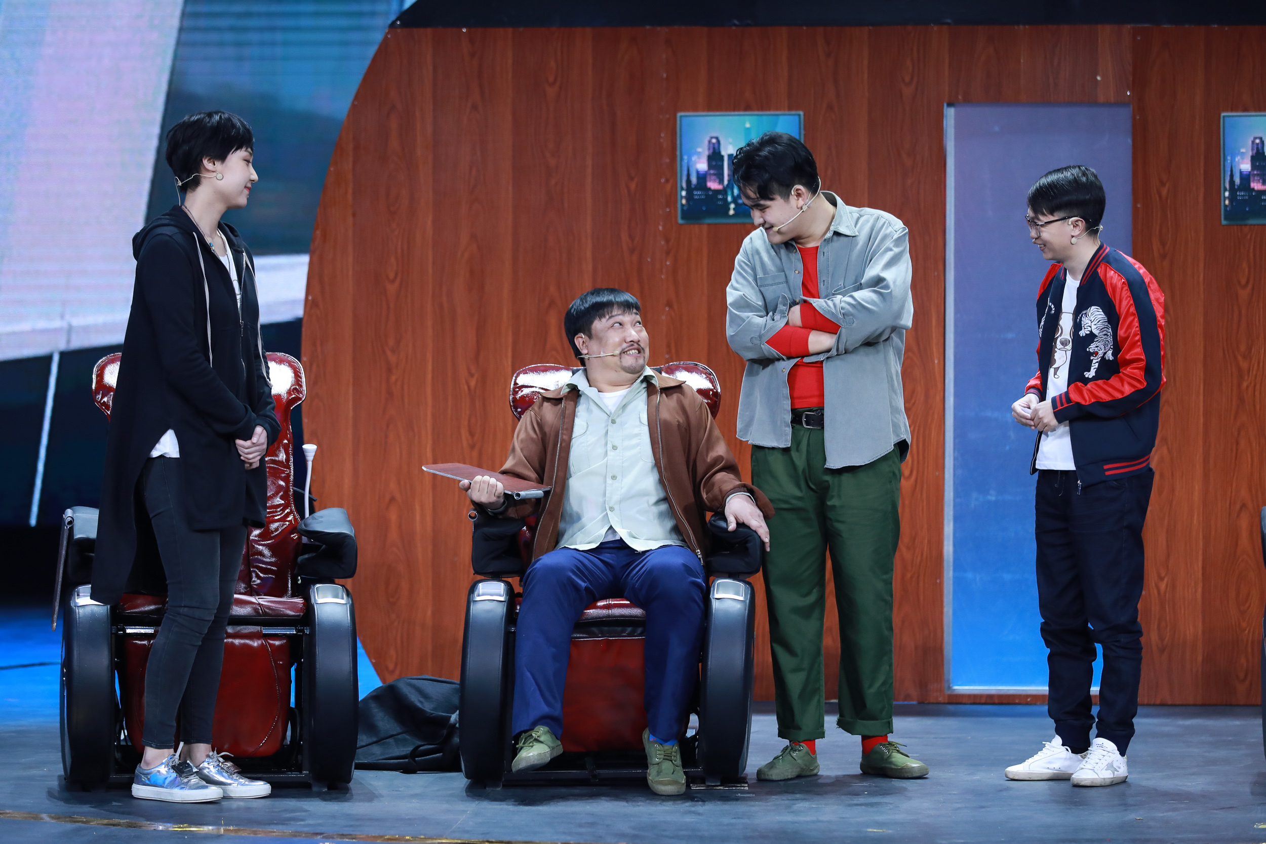 贾玲、贾冰组“兄妹CP”,《欢乐喜剧人》春节欢乐不停