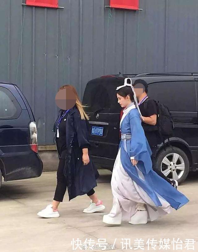 四美女美女鞠婧拍戏时踩高跷其实矮个女明高潮千年色情小图片