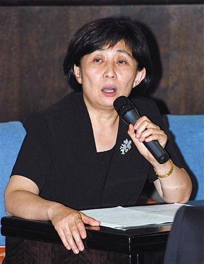 宝能之后再怼乐视 刘姝威\"没有温柔\"