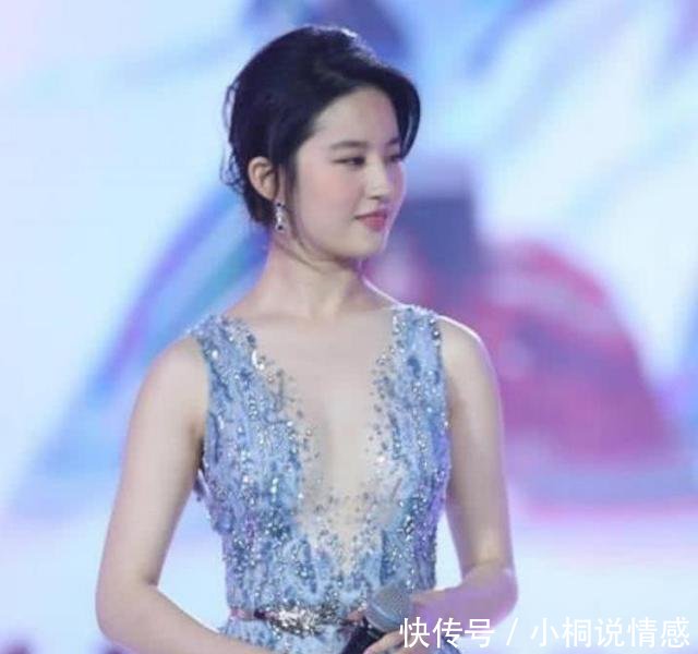 刘亦菲忘穿 内在美 , 侧身 动作被抓拍,摄影师俺