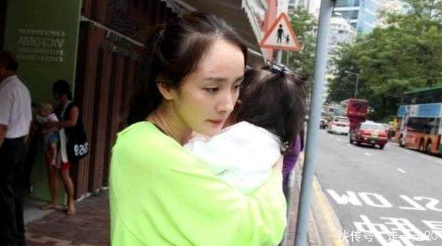 李小璐抱孩子,杨幂抱孩子,贾静雯抱孩子,妈妈是