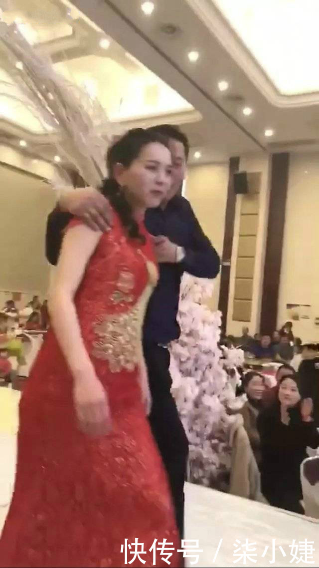 喝醉酒的公公当众对儿媳新娘做这事,婚礼主持