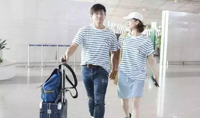 吴奇隆刘诗诗穿情侣装现身机场十指相扣,网友