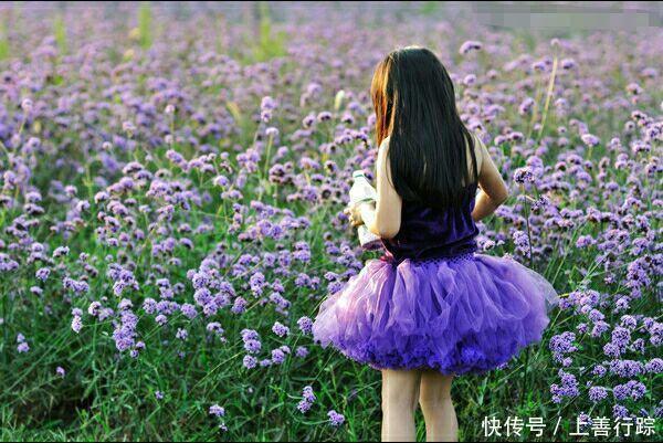 婆婆带着年幼的小姑子来吃饭,小姑子说一话,我