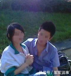 学生情侣小河边约会，大庭广众之下，竟做出如此之事