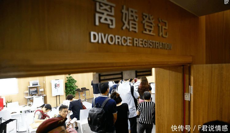 小姑子离婚在我家住3年，她自杀后给我们留一卡，余额让全家炸锅