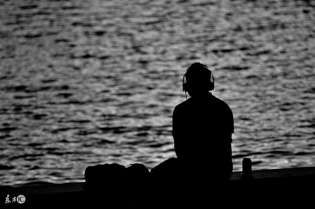 十首适合失恋疗伤的歌曲:初识不知曲中意,再听