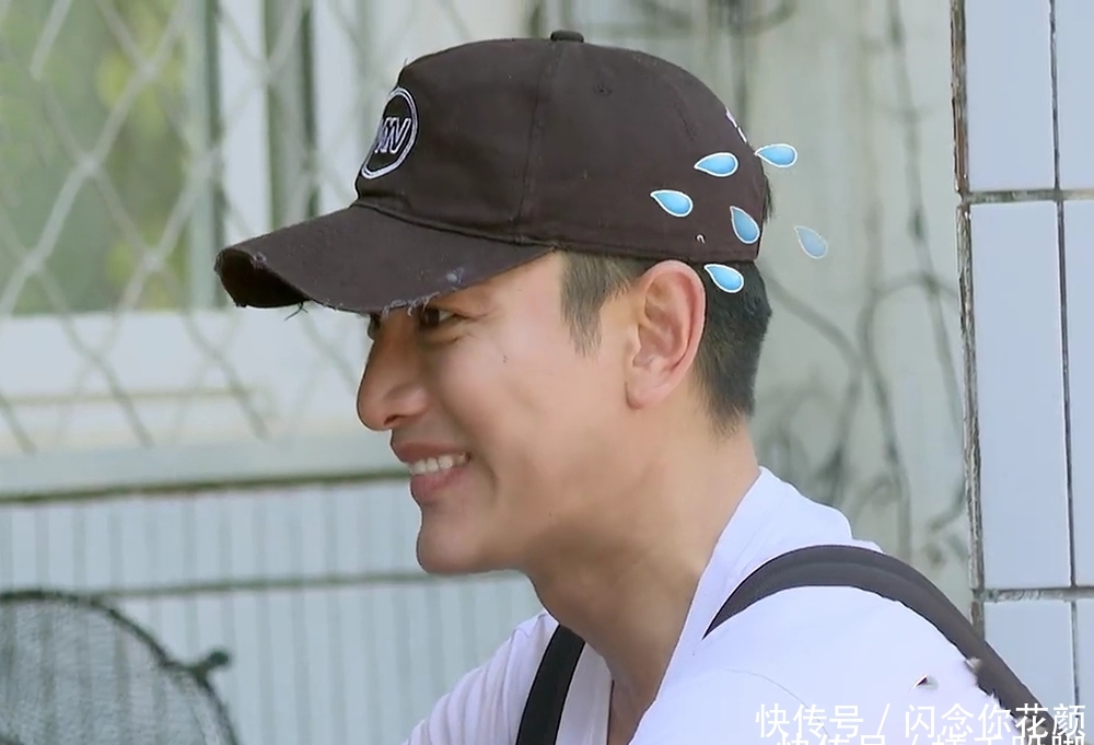 杨超越与62岁大爷掰手腕,大爷综艺感十足要求