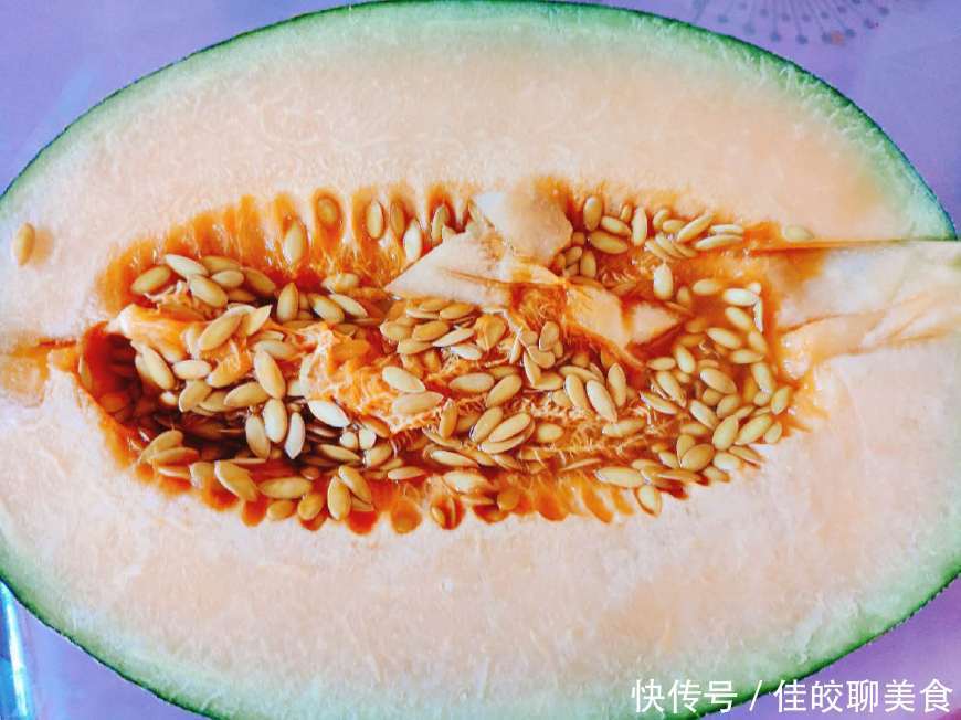 去赶集,西瓜1.2一斤,哈密瓜2.5一斤,橘子也是便