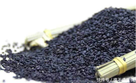 她坚持每天吃一勺芝麻, 15天后身体出现了神奇