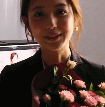 周一最新爆笑雷人囧图合集 美女胸前春光无限吸睛