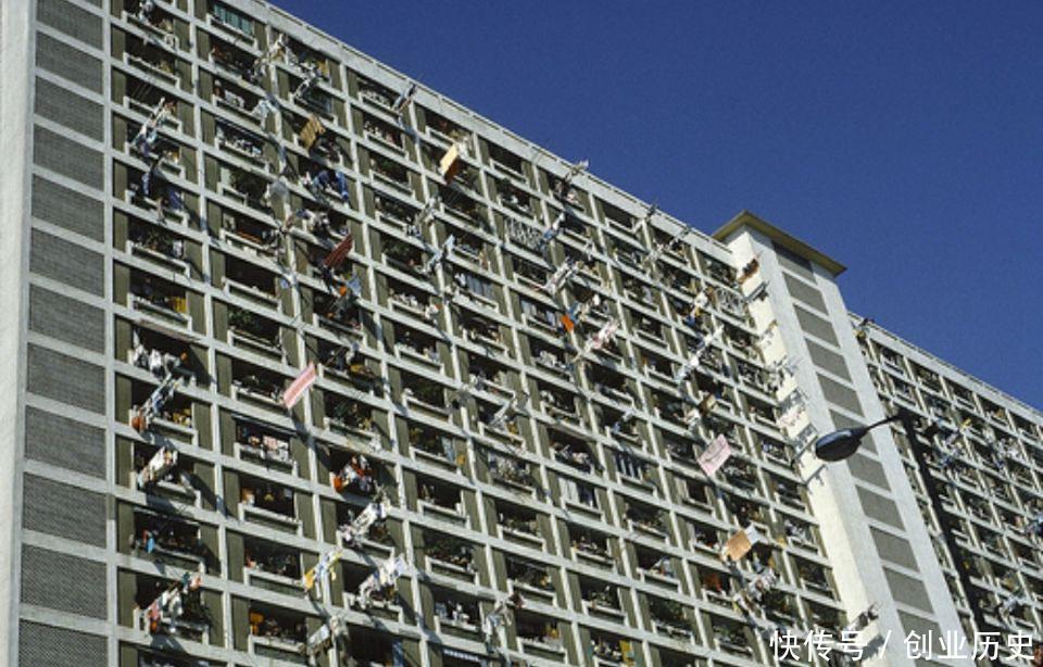 80年代初的香港住房:多数没有阳台,晒衣服方式