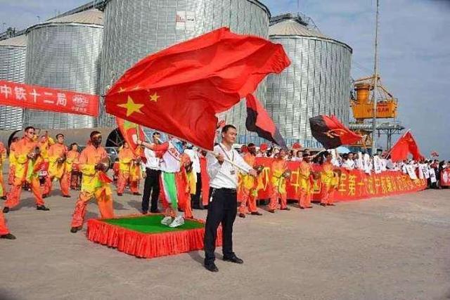 美苏30年援助无果，中国雪中送炭，非洲同胞如此报答令人欣慰