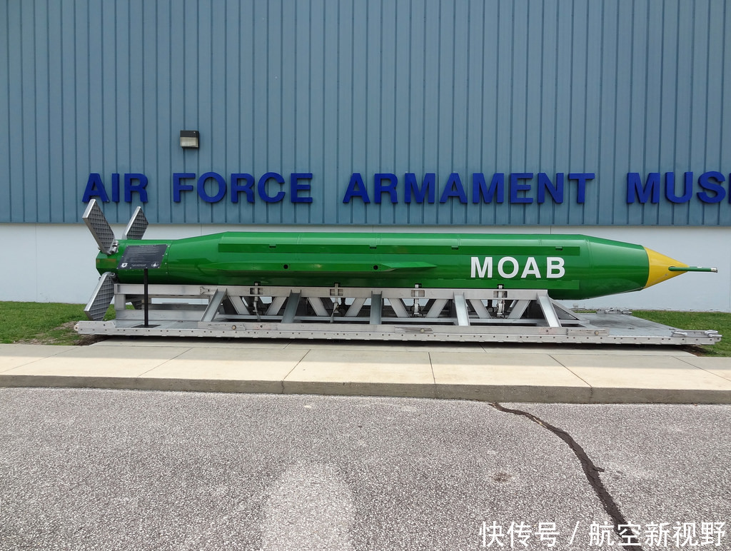美国研制比F15战斗机还重的超级炸弹 威力是炸