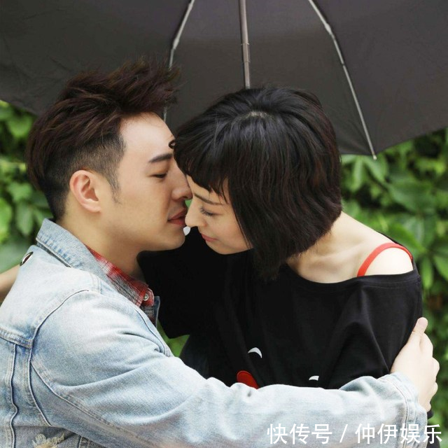 吴昕潘玮柏合拍情人节大片,两人搂肩相拥,十分