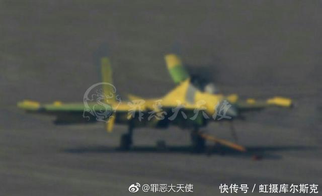 中国歼17舰载电子战飞机首飞,可掩护歼15突破