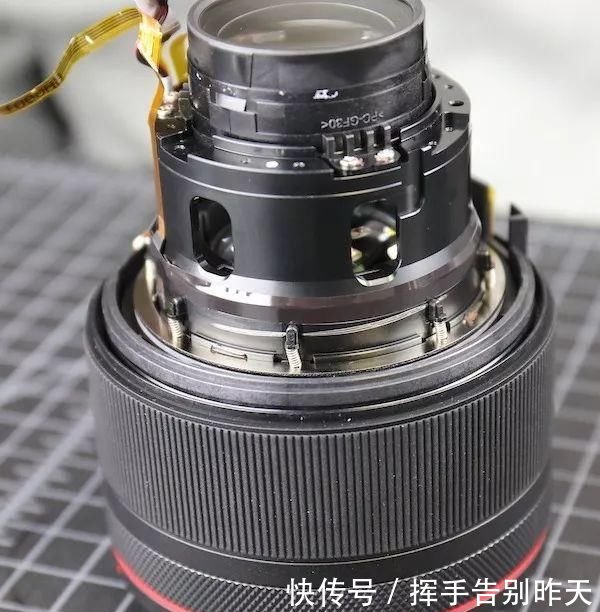镜头膜怎么卸下来 t01e17b4b4b7a8d05dd.jpg
