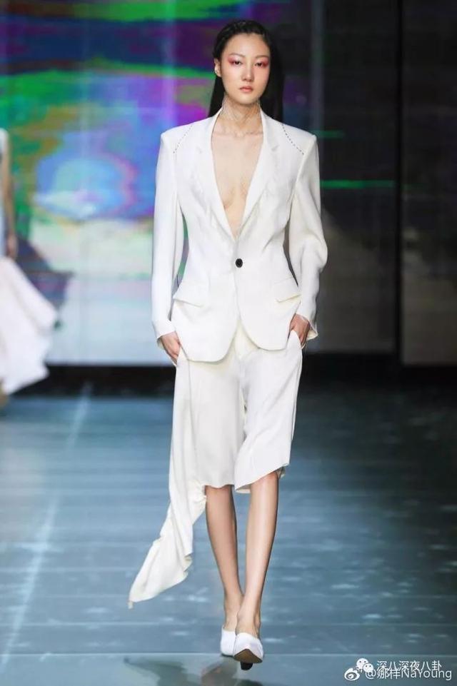 刘烨谢娜分手原因是这?谢娜最新孕照肚子硕大