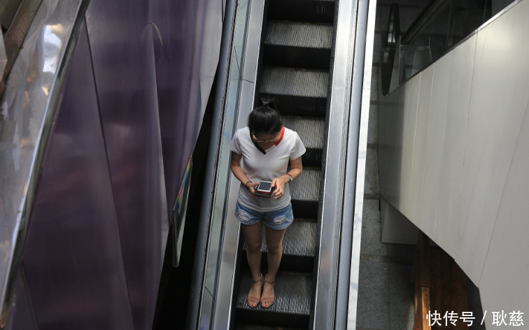 重庆现最苗条电梯,网友调侃:考验身材