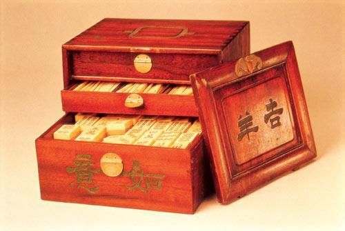 溥仪有一副五彩螺钿牌,因制作难度极大,已经成