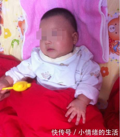 孕妇产后不喂母乳,众亲戚埋怨,她掀开被子所有