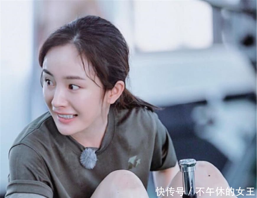 女星和婆婆合影,baby像个孩子被宠溺,杨幂高冷