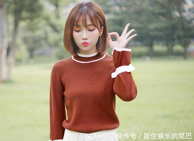 开心一笑美女去超市买零食,最后是从袜子里掏出的钱…… 百乐宫官网