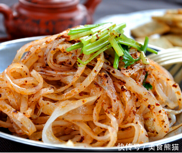 简单易做的凉皮方法,劲道爽滑超好吃,在家也能