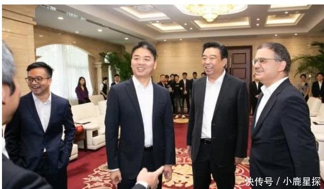 刘强东事件细节公开,手铐图曝光,美国警方直言