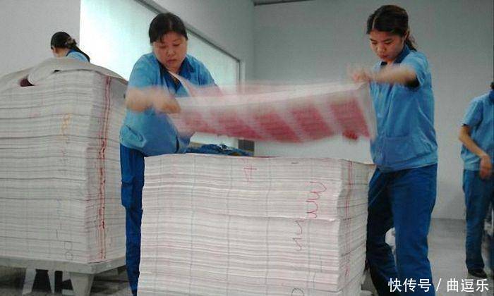 印钞厂员工每天都在生产钱,他们的工资得有多