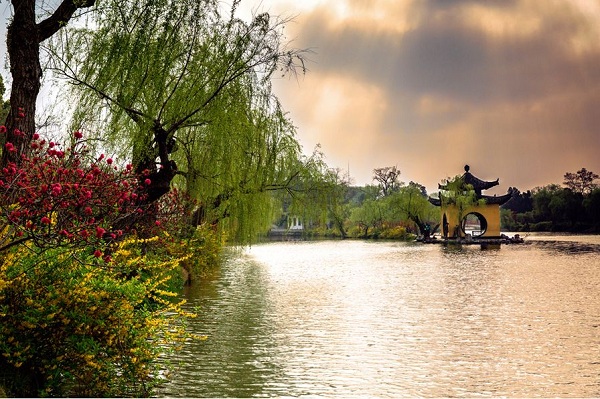 \"烟花三月下扬州\",三月,扬州去吧!